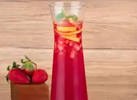Iced Strawberry Mocktail (Decanter)