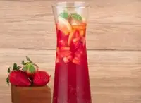 Iced Strawberry Tea Soda (Decanter)