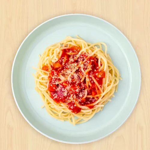 Kids organic spaghetti with tomato sauce