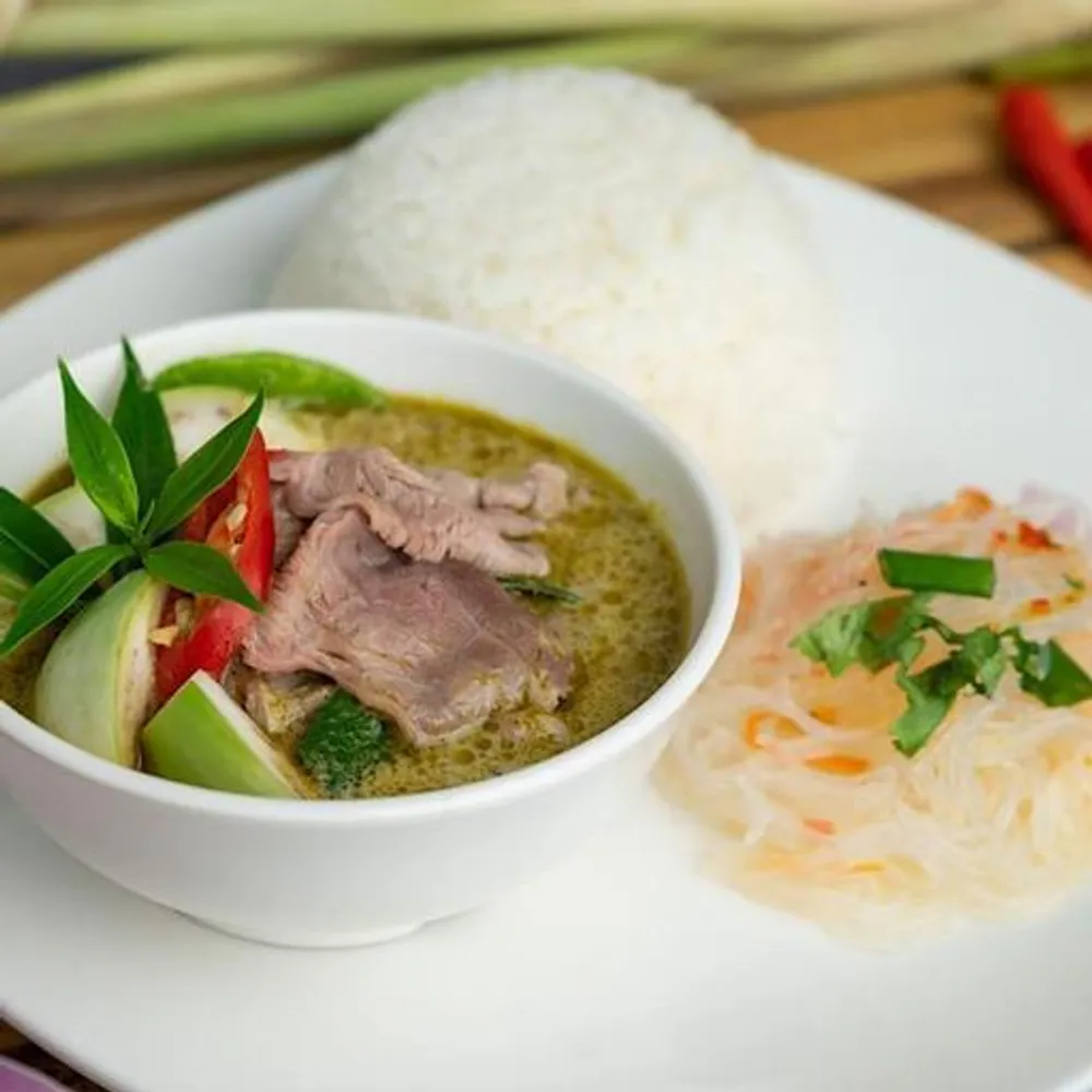 R9 Green Curry Beef with Rice