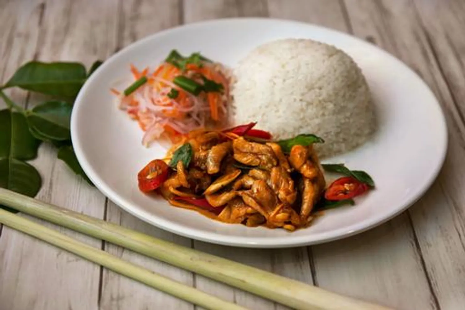 Y1 Tom Yam Sauteed Chicken with Rice