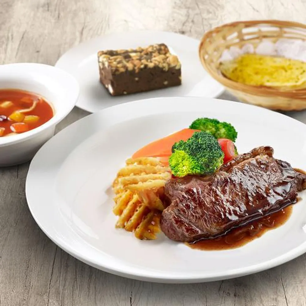 Set Lunch - N.Z. Striploin with Mushroom Sauce Set (with Day's Soup and Day's Dessert)