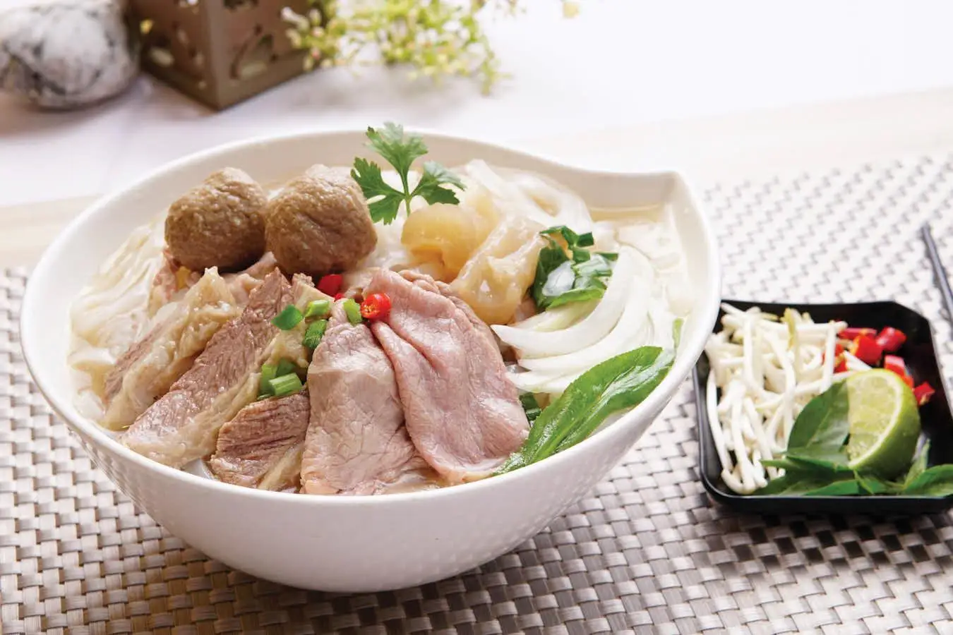 Pho Noodle Soup with Sliced Beef, Beef Balls, Tendon & Brisket