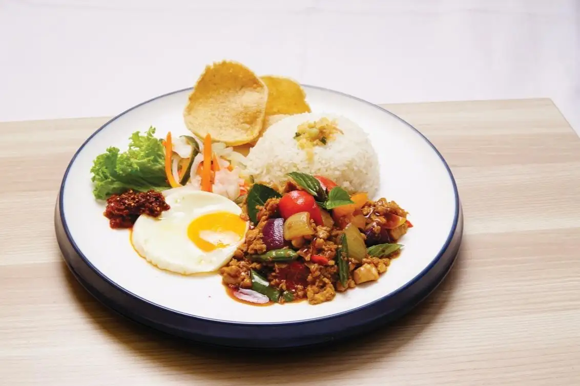 Stir-fried Basil Chicken with Rice