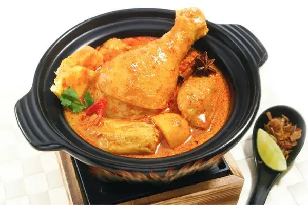 Vietnamese Lemongrass Curry Chicken with Rice