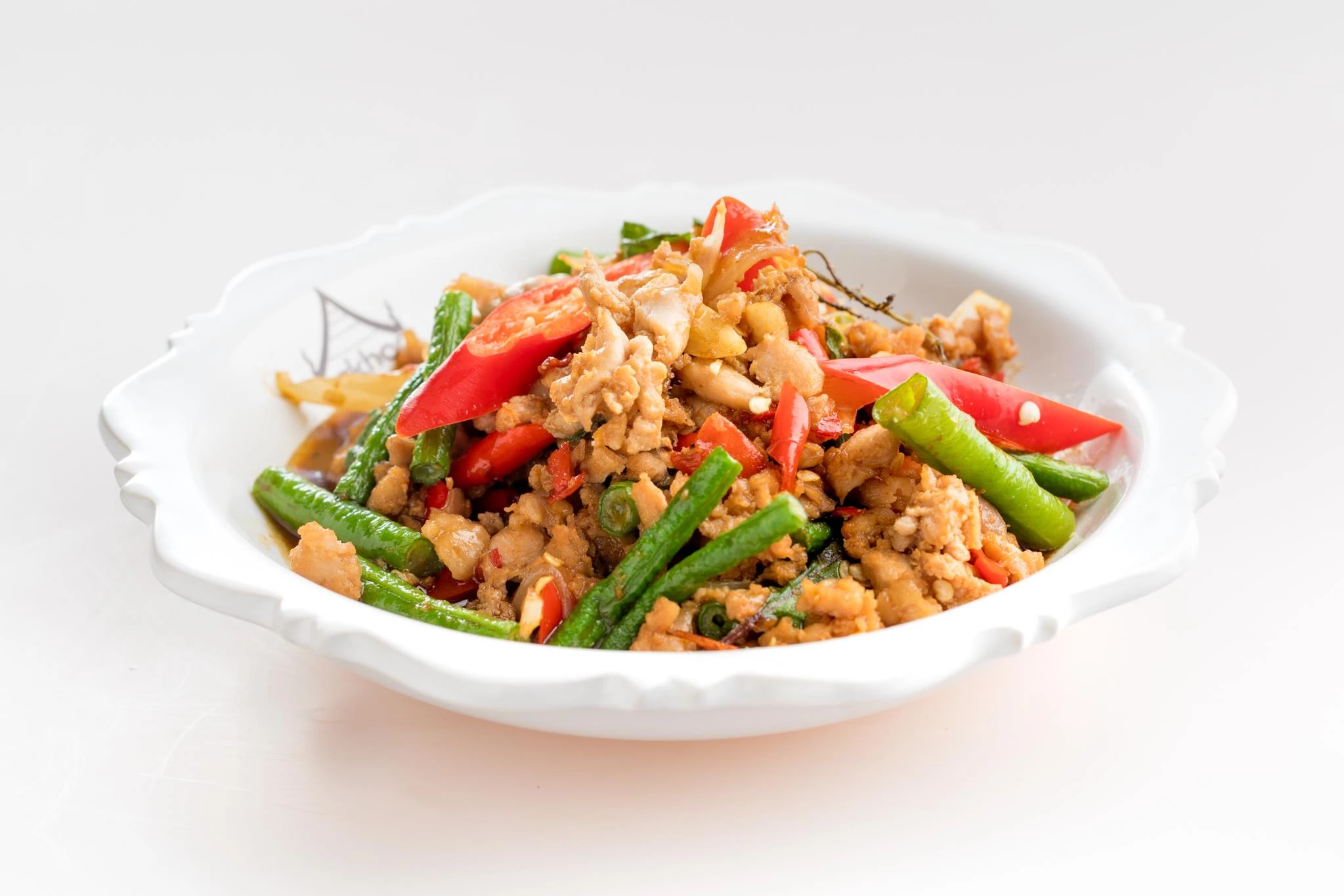 Stir-fried minced chicken with hot basil leaves